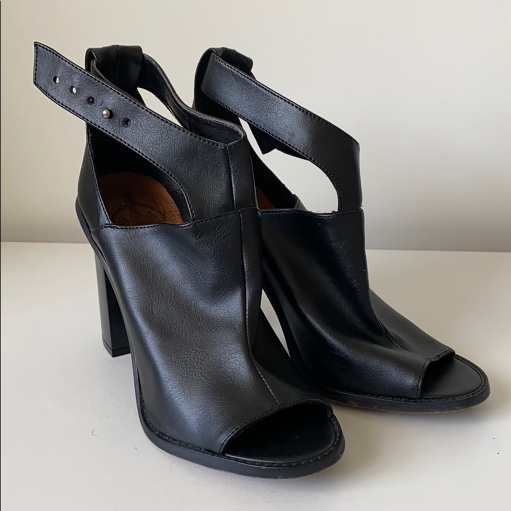 CROWN VINTAGE OPEN TOE BOOTIE